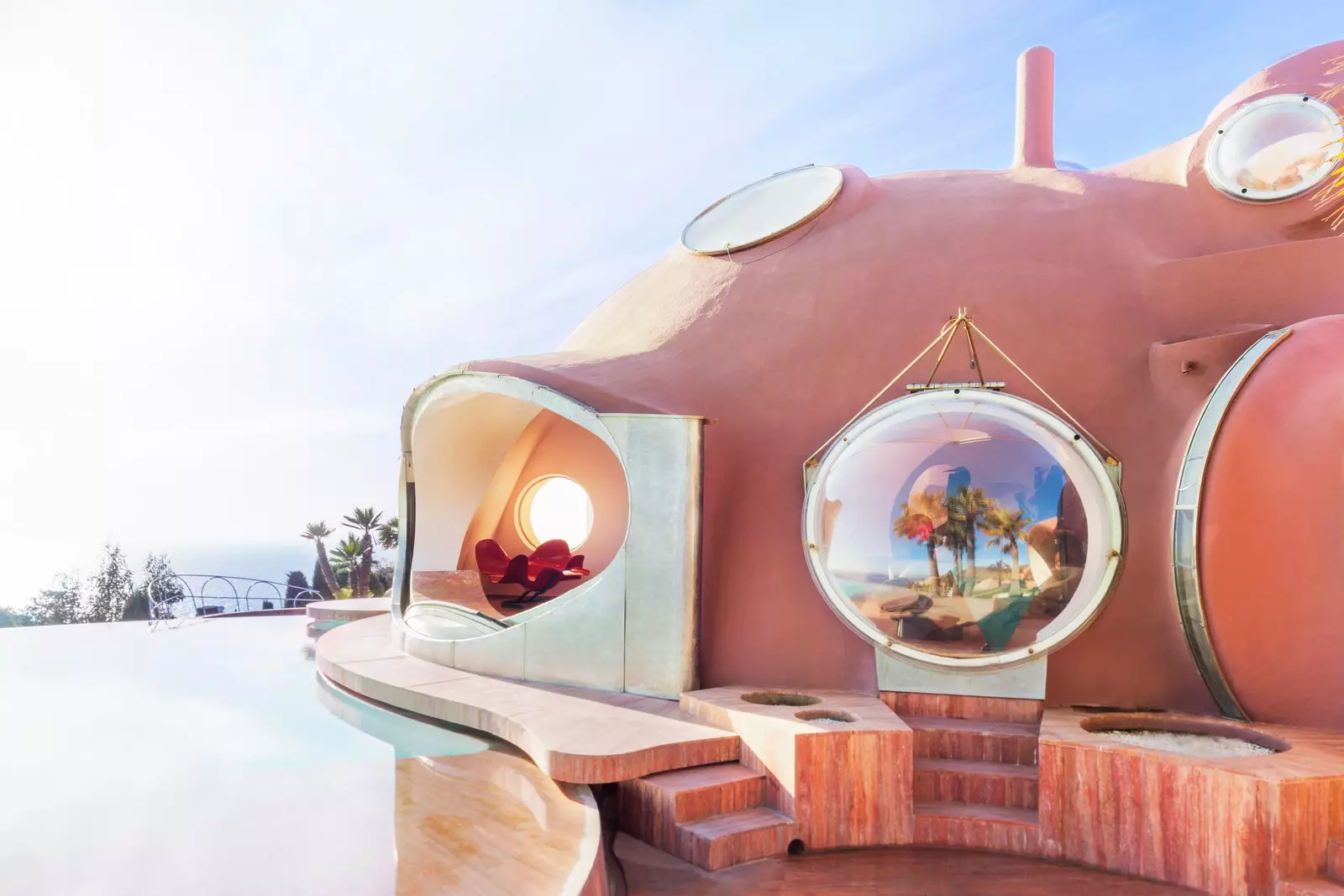 The Palais Bulles