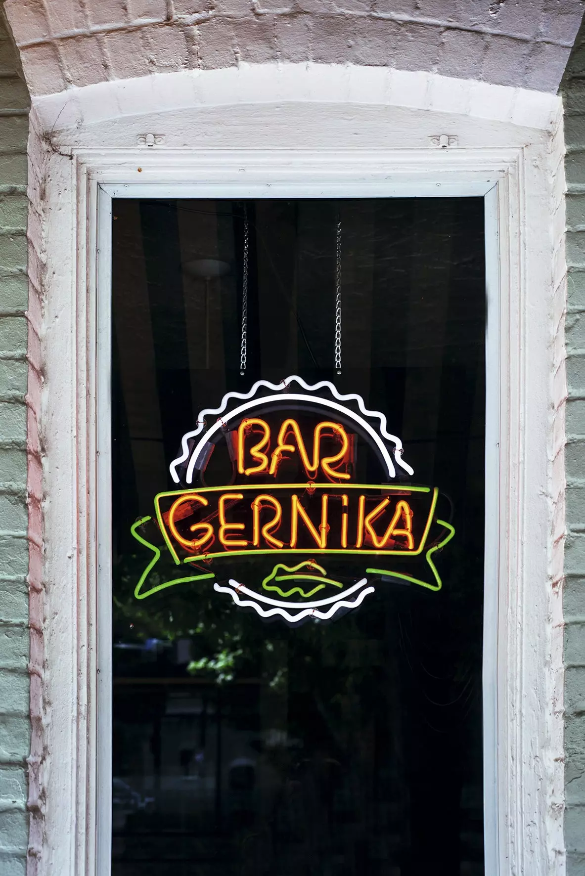 바스크 블록 입구에 있는 Bar Gernika