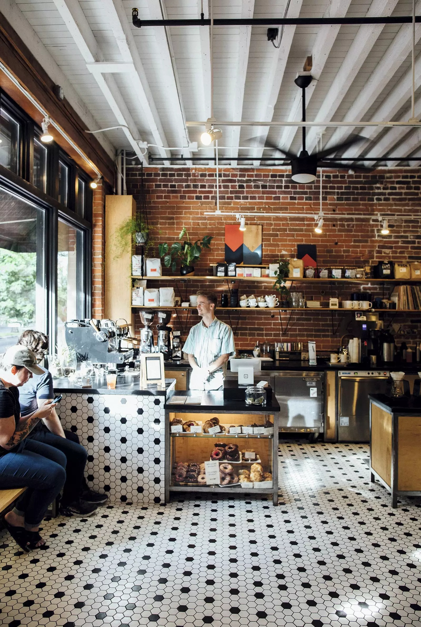 Specializovaná pomalá kavárna Slow Coffee Bar