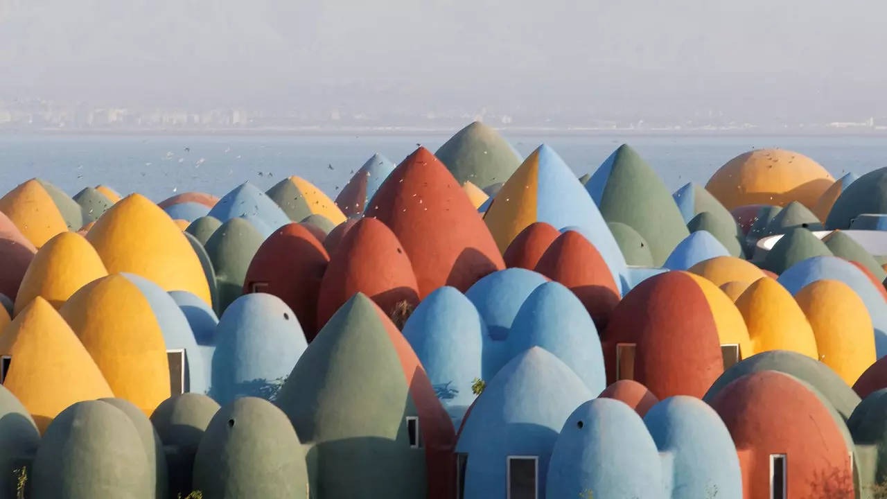 Domes and colors: welcome to the most beautiful accommodation in Iran