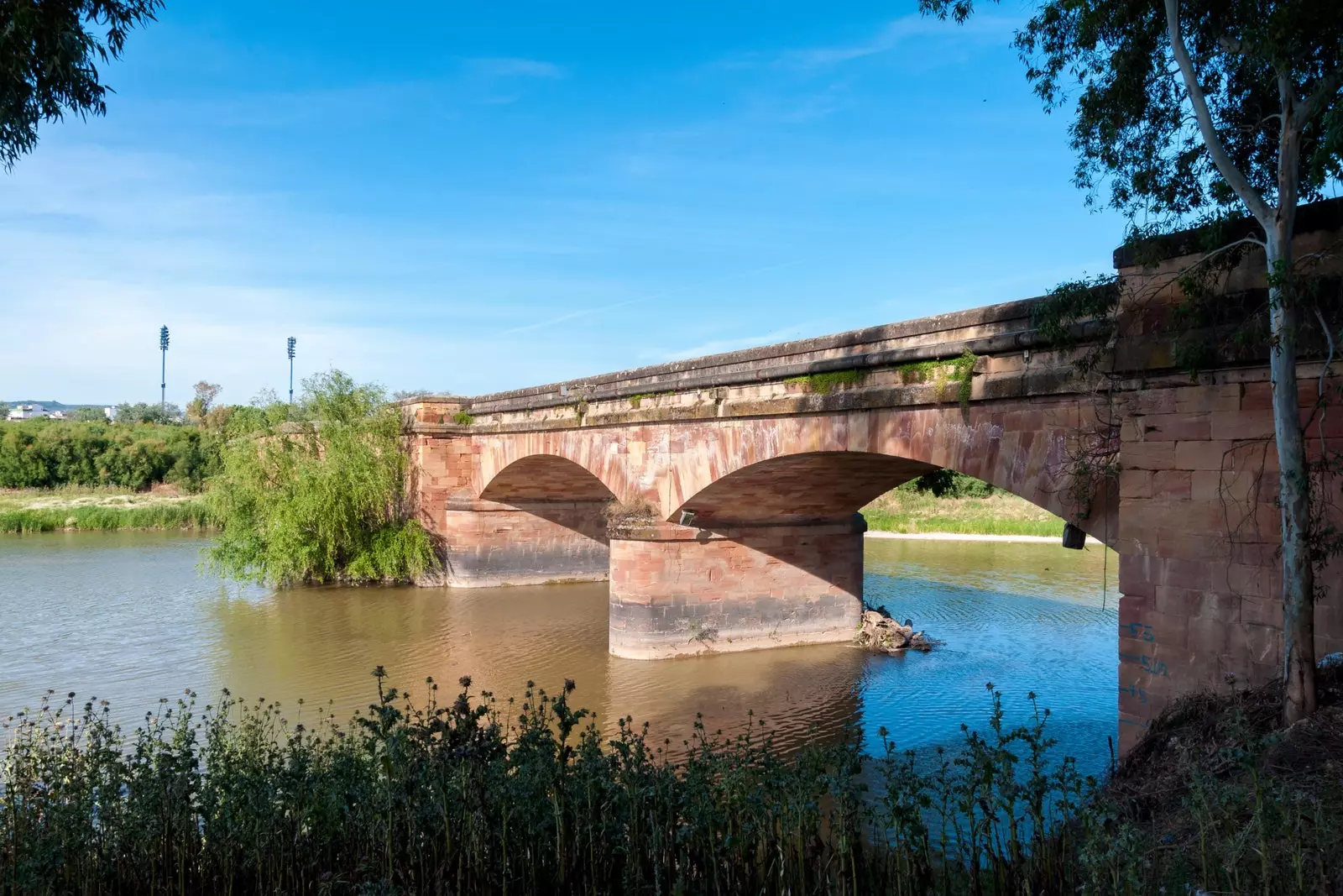 Le pont romain d'Andújar traverse le fleuve Guadalquivir.