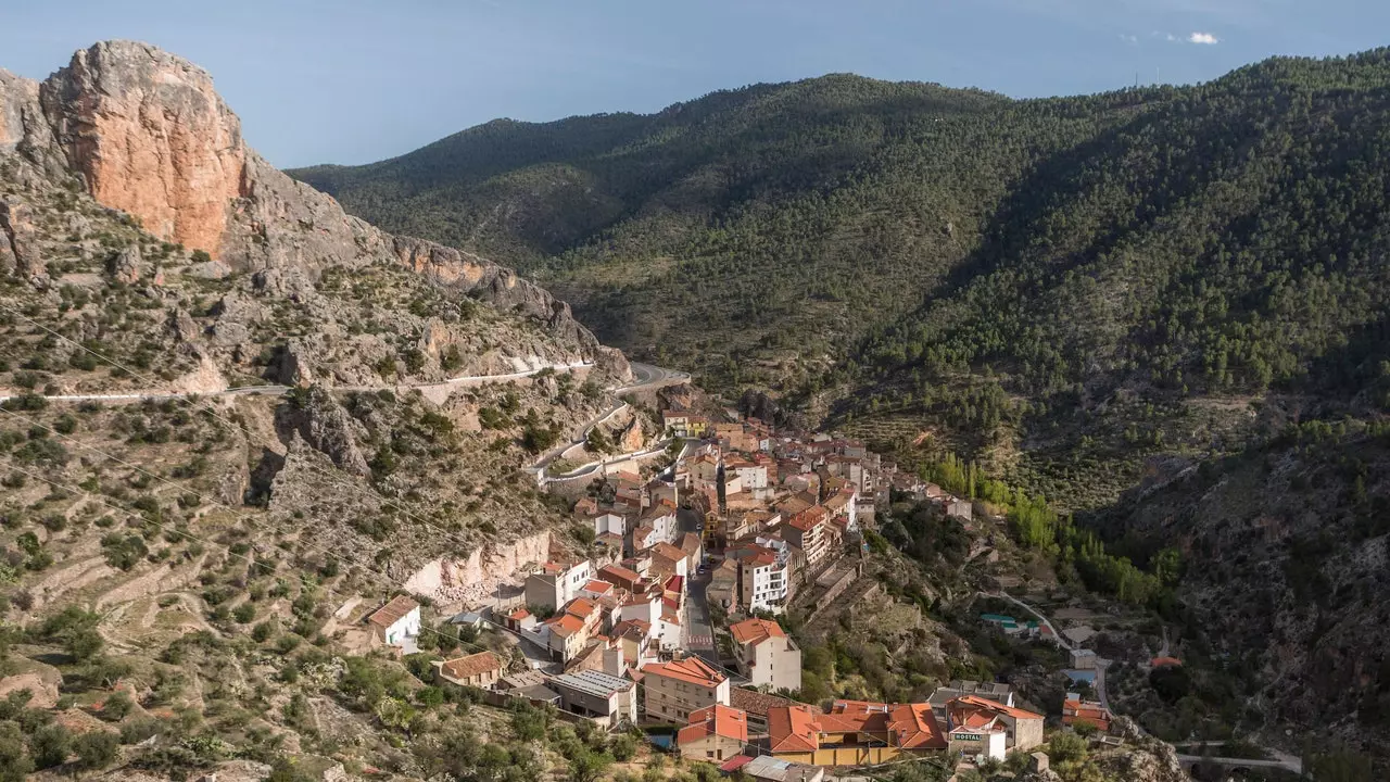 Aýna, επιστροφή σε μια από τις εμβληματικές πόλεις του κινηματογράφου