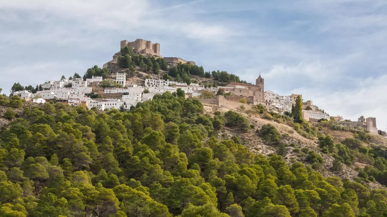 Segura de la Sierra: njia kupitia moja ya vijiji nzuri zaidi katika Andalusia