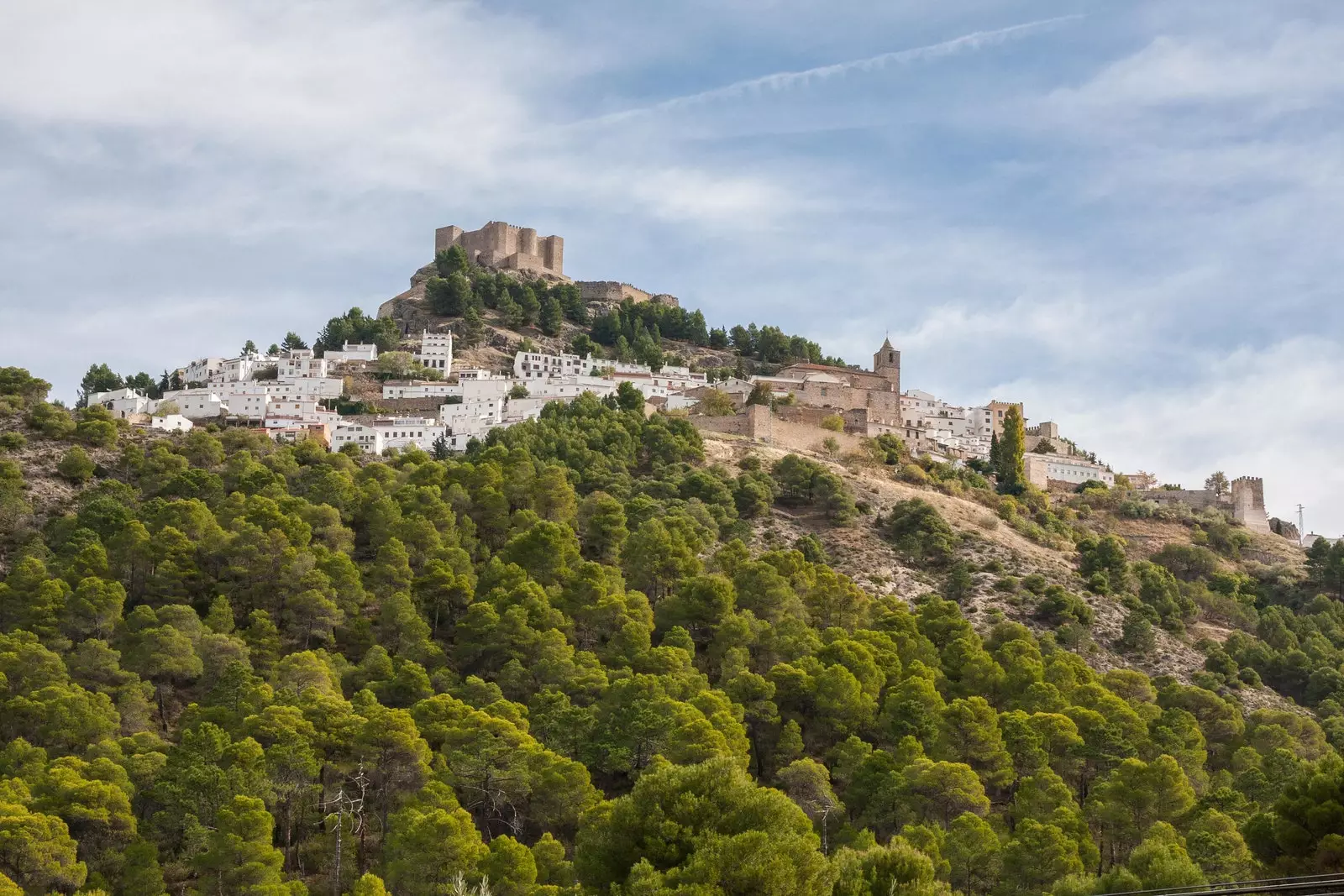 Rruga Segura de la Sierra përmes një prej fshatrave më të bukur në Andaluzi