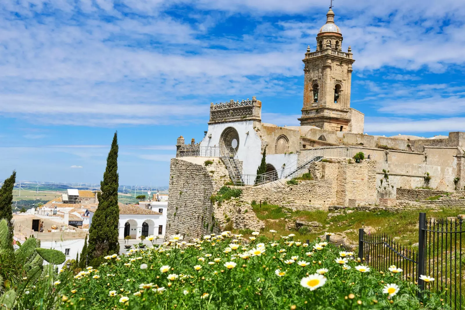 Maoni ya Kanisa la Santa Maria la Coronada huko Madina.