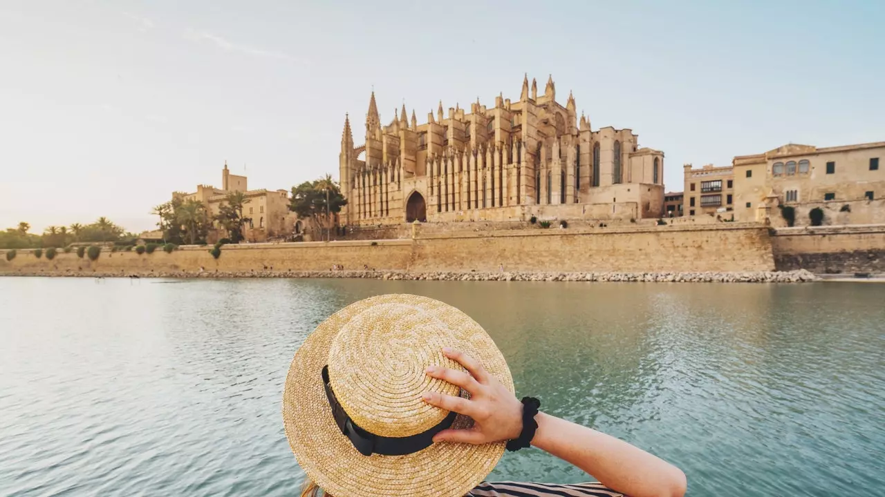 Palma de Mallorca: an bealach saoire atá tuillte agat (roimh nó tar éis an tsamhraidh)