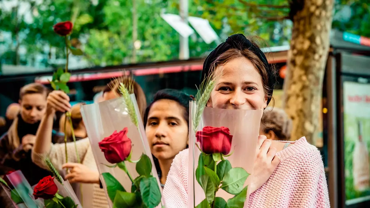 Sant Jordi: китобҳо, садбаргиҳо ва муҳаббат