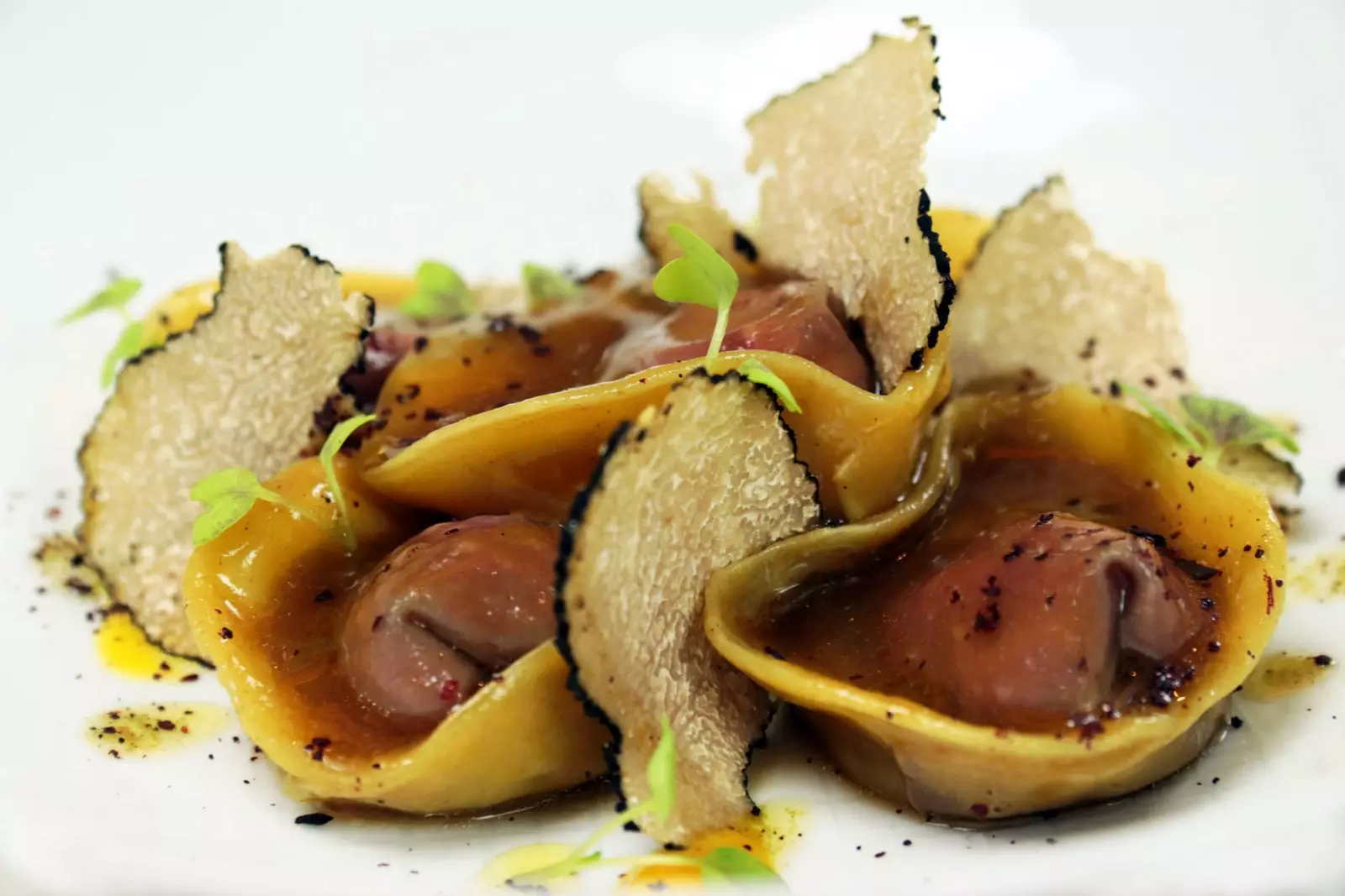 Tortellini bit dengan truffle di La Despensa de Etxanobe.