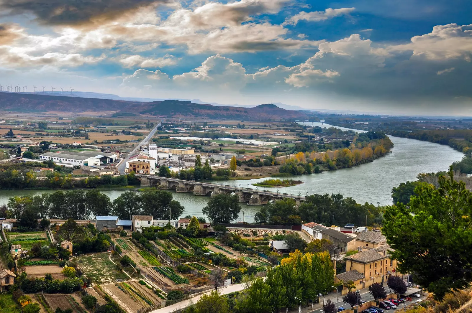 Toàn cảnh sông Ebro ở Tudela