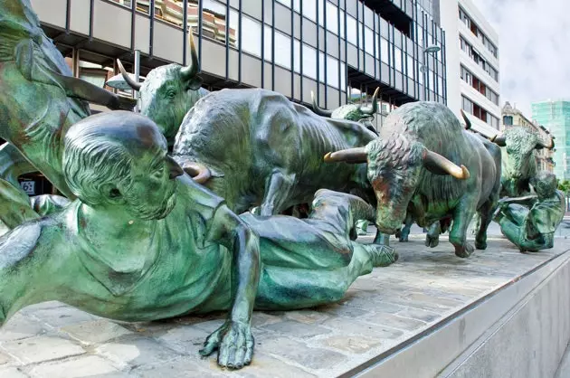 Standbeeld voor het stierenrennen in Pamplona