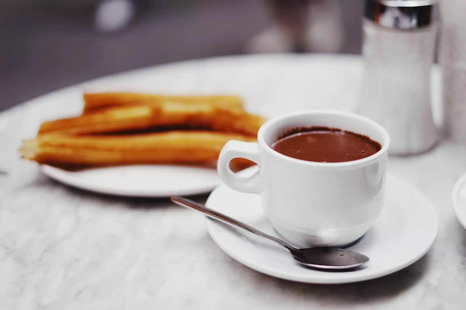 Čokoládový rituál s churros, kam se ve Španělsku nejlépe ponoří