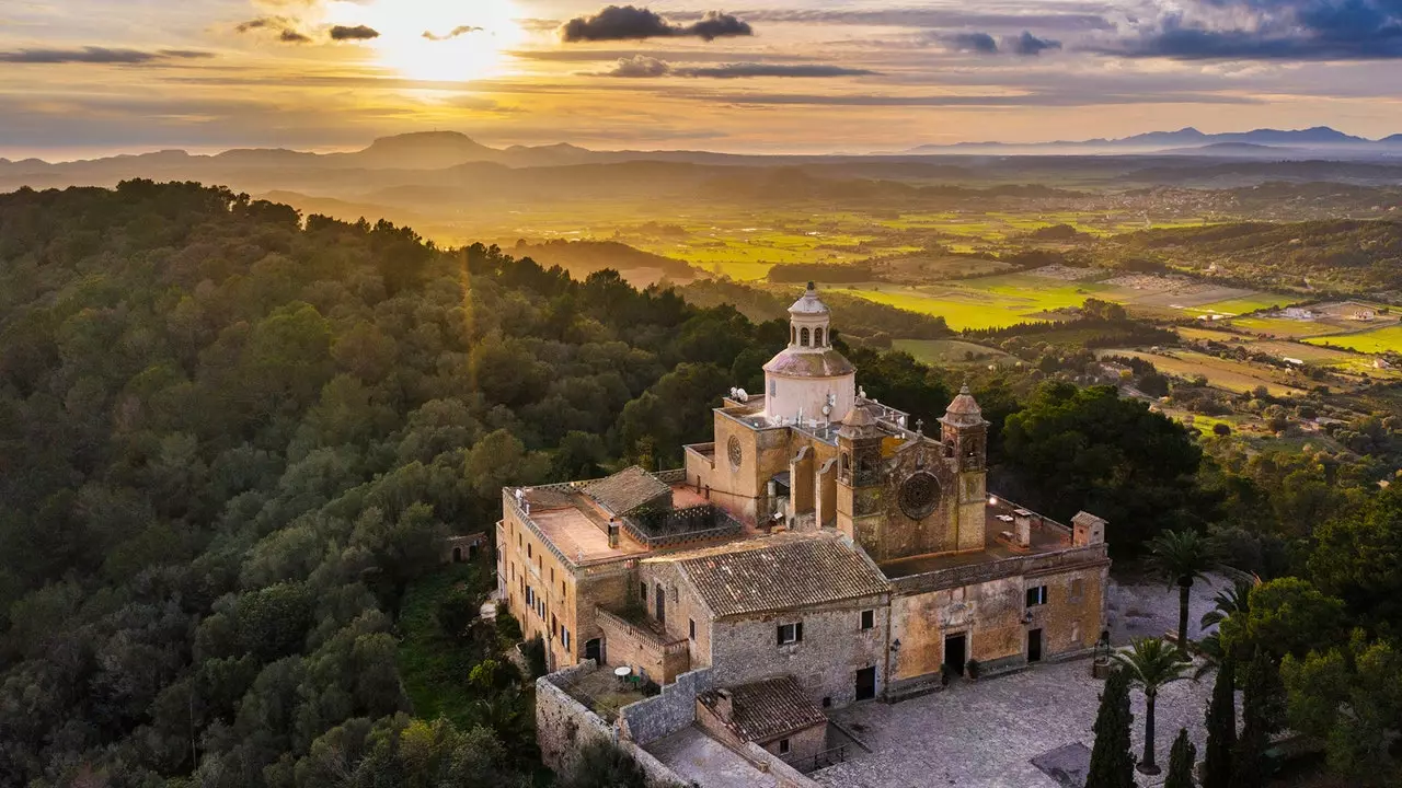 Petra, vjaġġ lejn il-qalba ta’ Mallorca