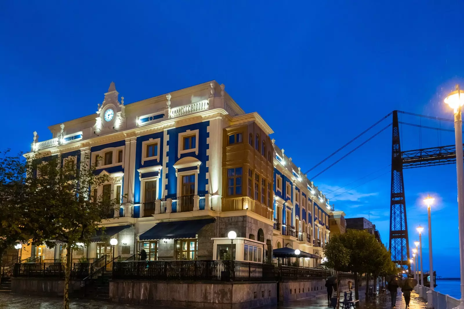 Puente Pendant Boutique Hotel menduduki rumah Indiano lama yang terletak di Portugalete.