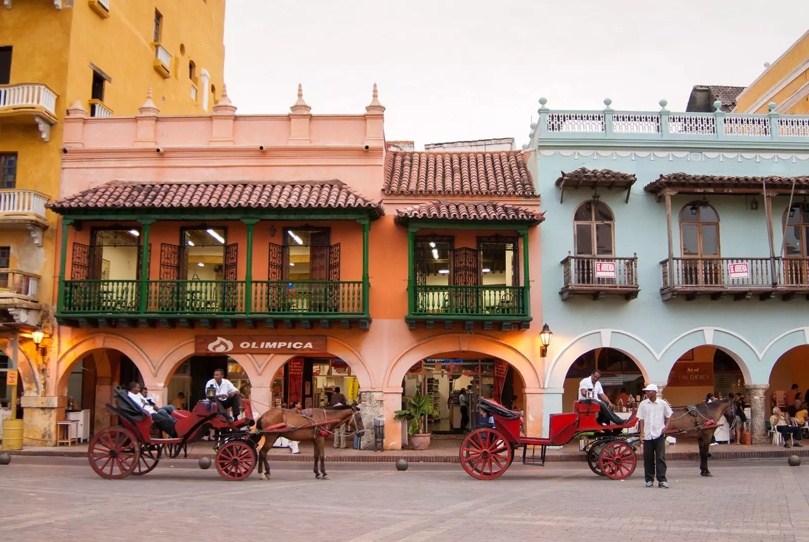 Treoir rómánsúil chun taitneamh a bhaint as Cartagena de Indias mar lánúin