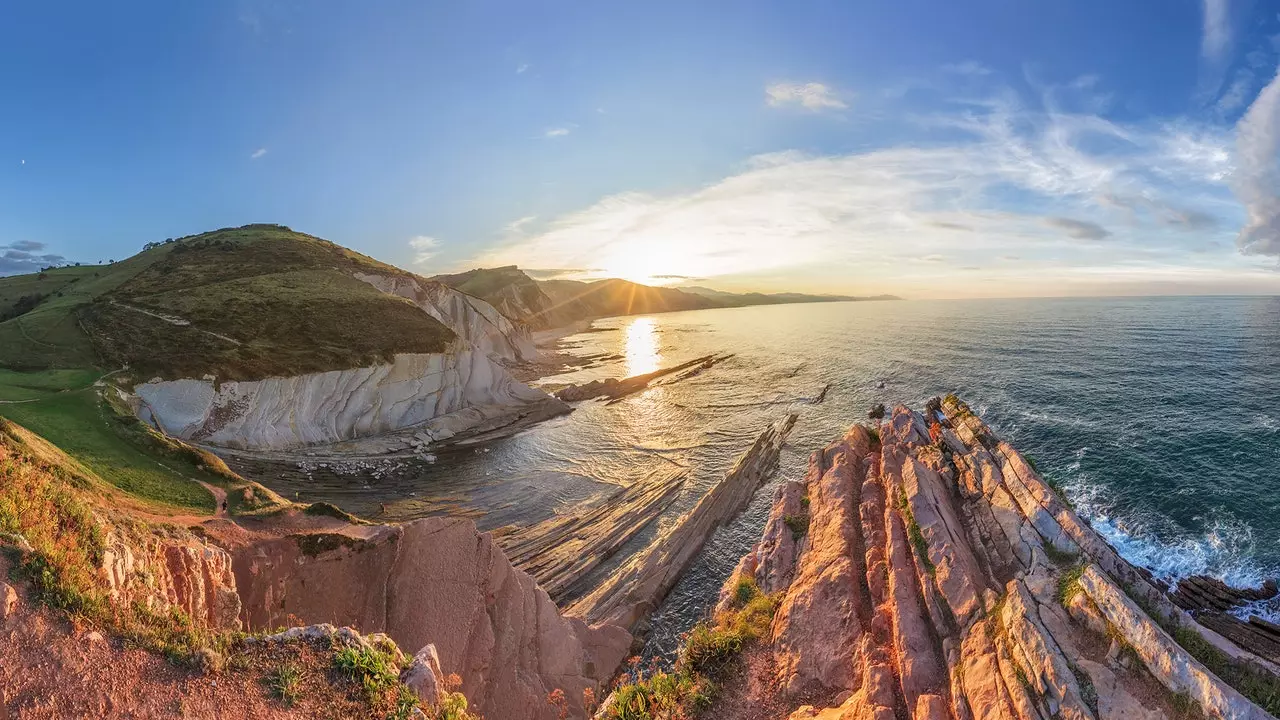 تجول في flysch ، الجنة الجيولوجية على مرمى حجر من San Sebastián