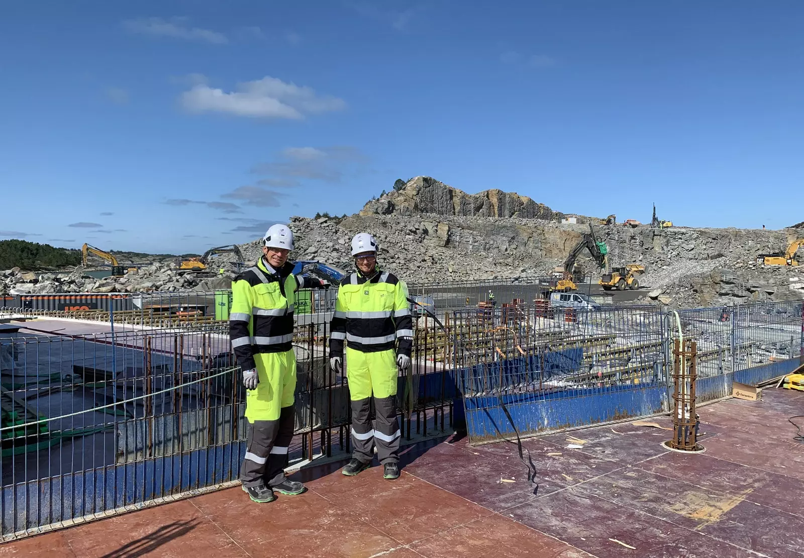 Direkter Børre Jacobsen a Project Manager Sverre Overå beim Bau vun der Planz an Norwegen