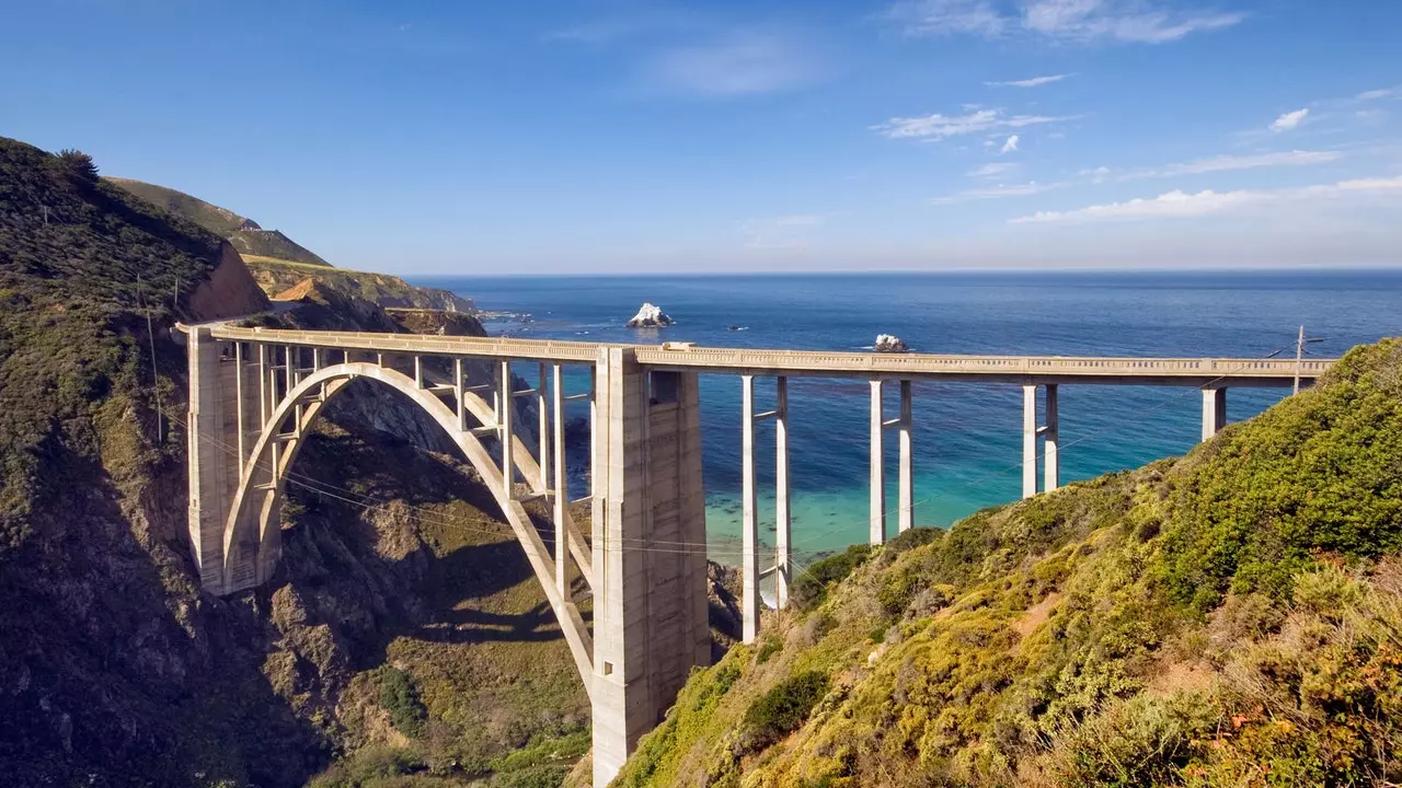 Autostrada 1 din California se redeschide tocmai la timp pentru vară