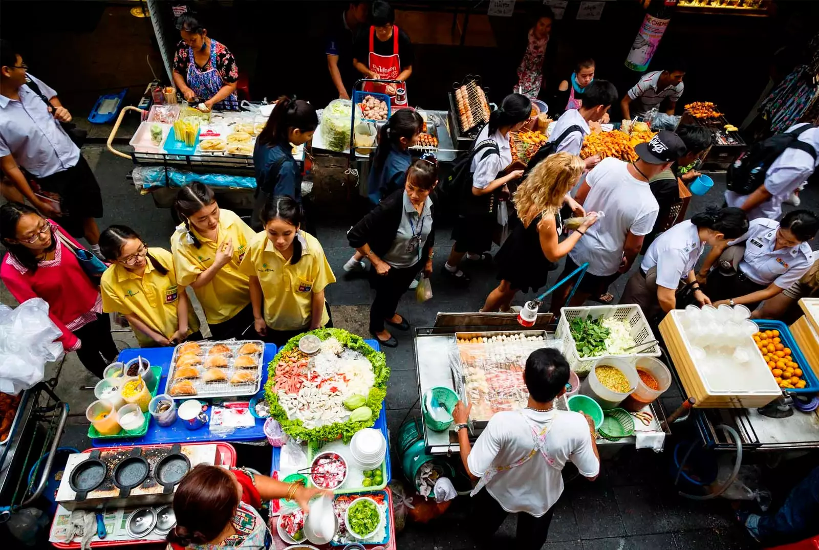 Le paysage de Bangkok serait incomplet sans ces étals