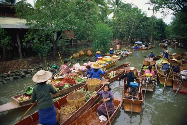 Damnoen Saduak ရေပေါ်ဈေး