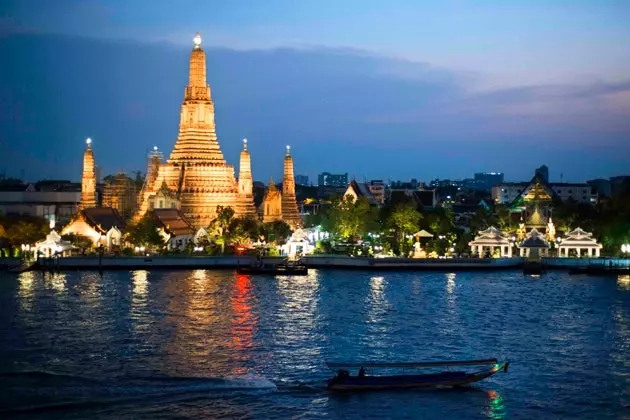 In the temple of Wat Pho you can learn to give massages