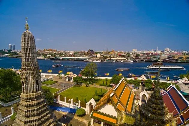 Le temple de Wat Arun l'un des magnifiques gardiens du fleuve