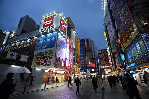 Sétáljon inkább „geekként” Tokió Akihabara negyedében