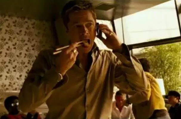 Brad Pitt selalu makan