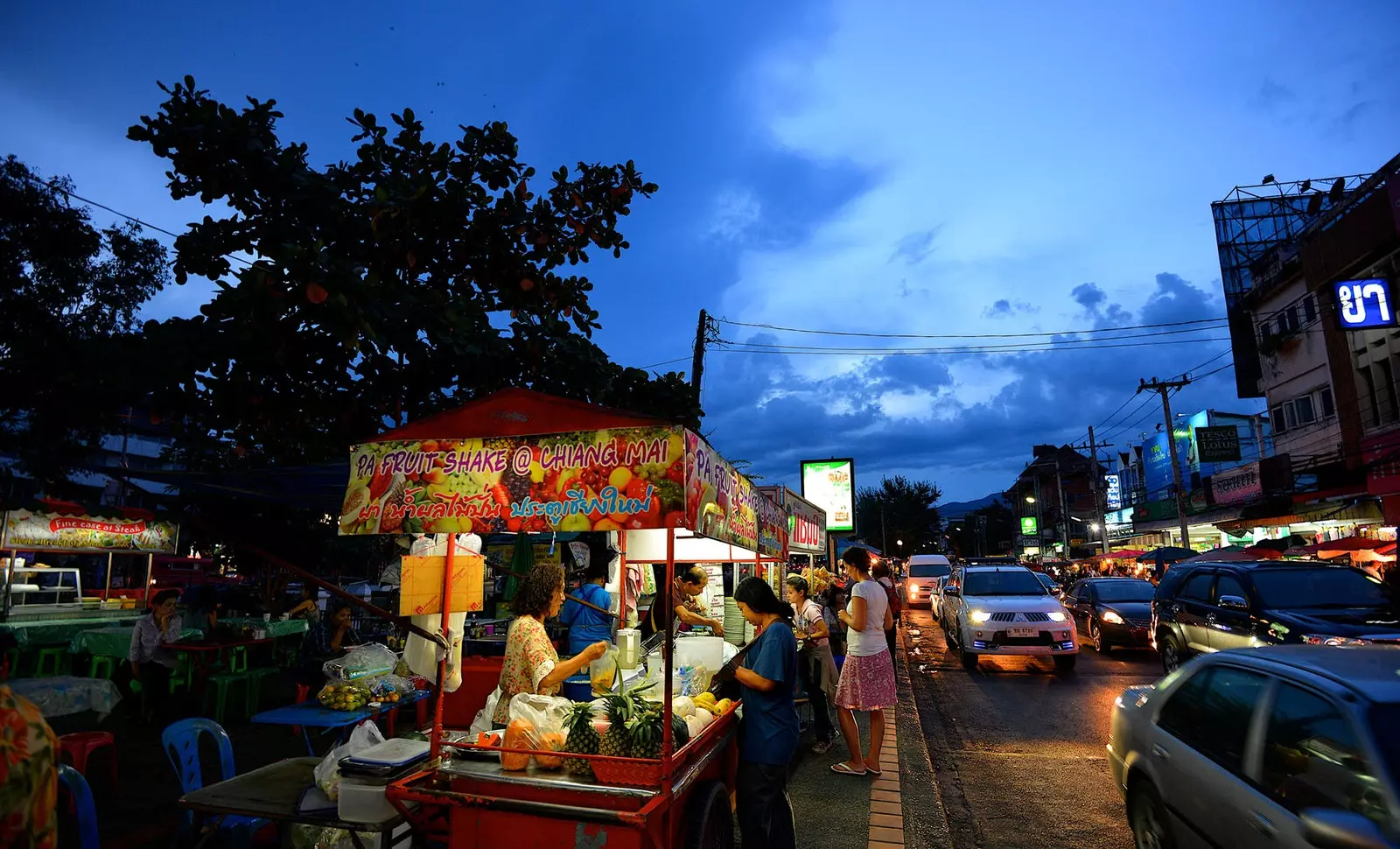 Livet i Chiang Mai görs på natten