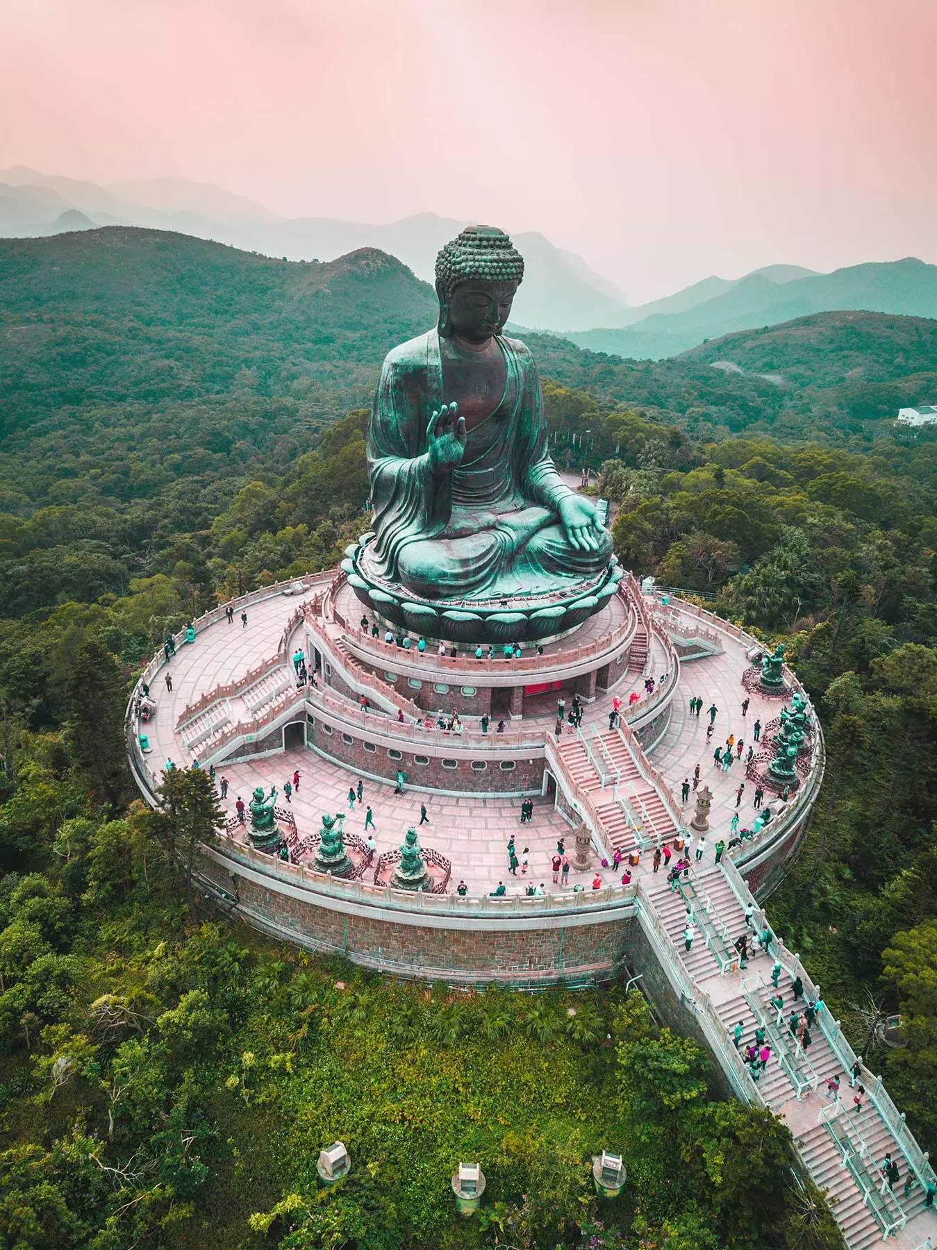 Den Tian Tan Buddha vu Lantau