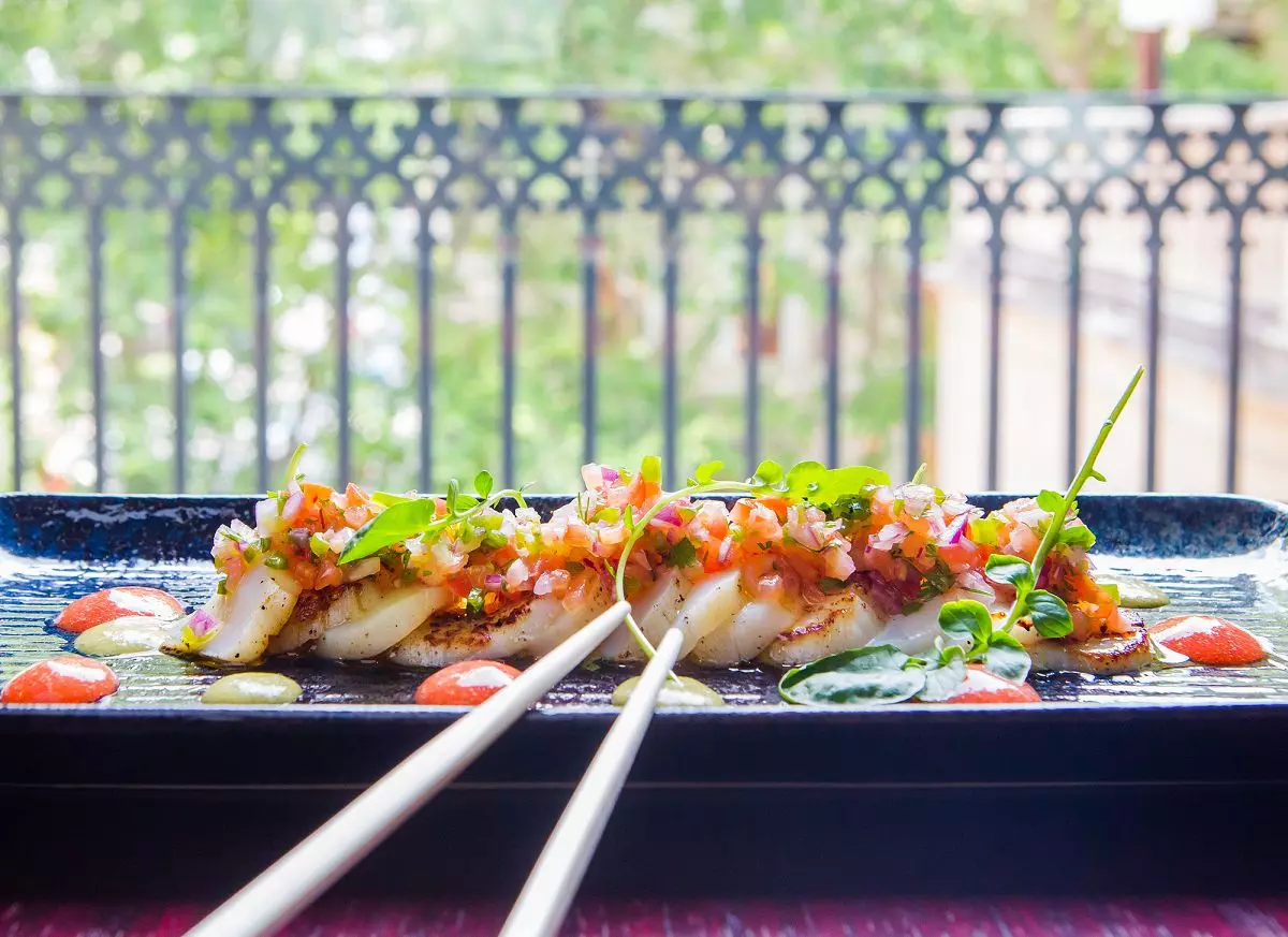 Hidangan di restoran De Tokio A Lima di Can Alomar Hotel Palma de Mallorca.