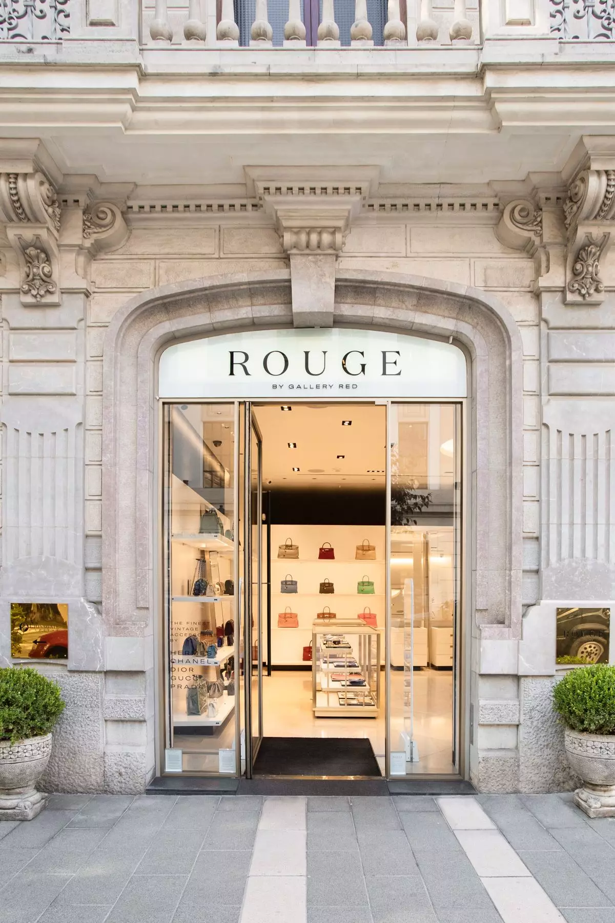 Entrada principal de la boutique ROUGE Palma de Mallorca