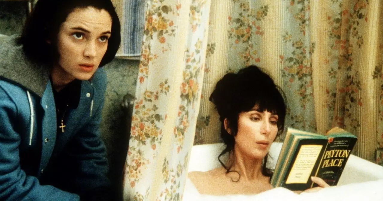 Cher reading in the bathtub next to Winona Ryder