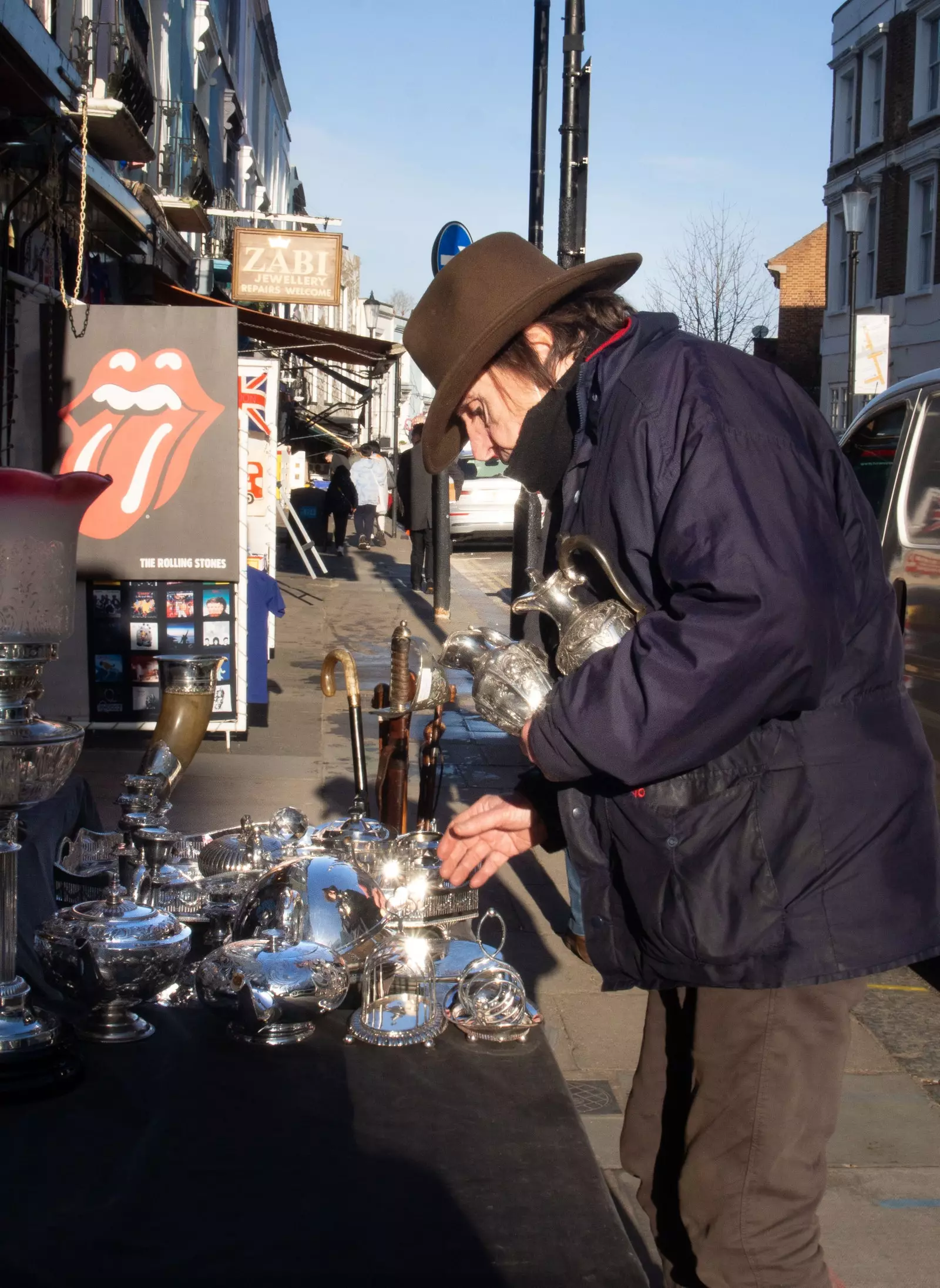 Man som shoppar på Portobello Market