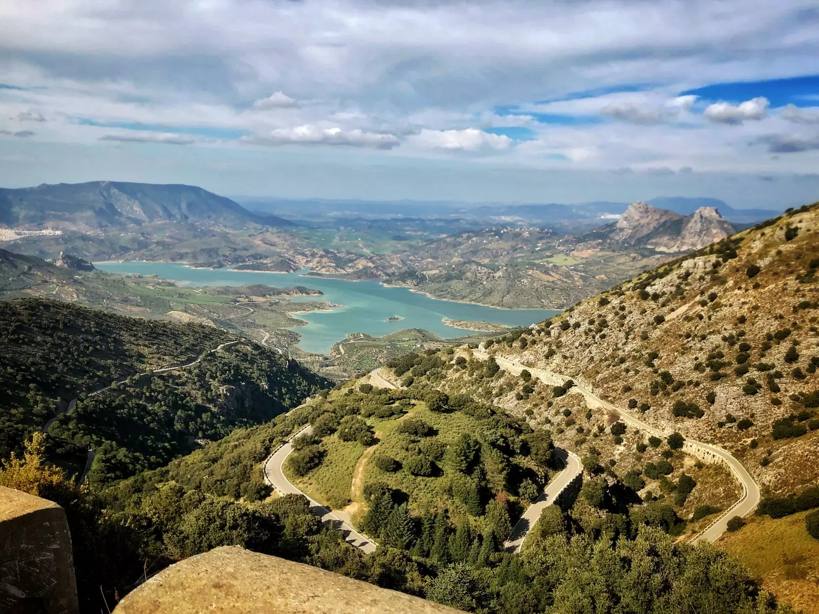 Routes sinueuses dans le parc naturel de Grazalema.