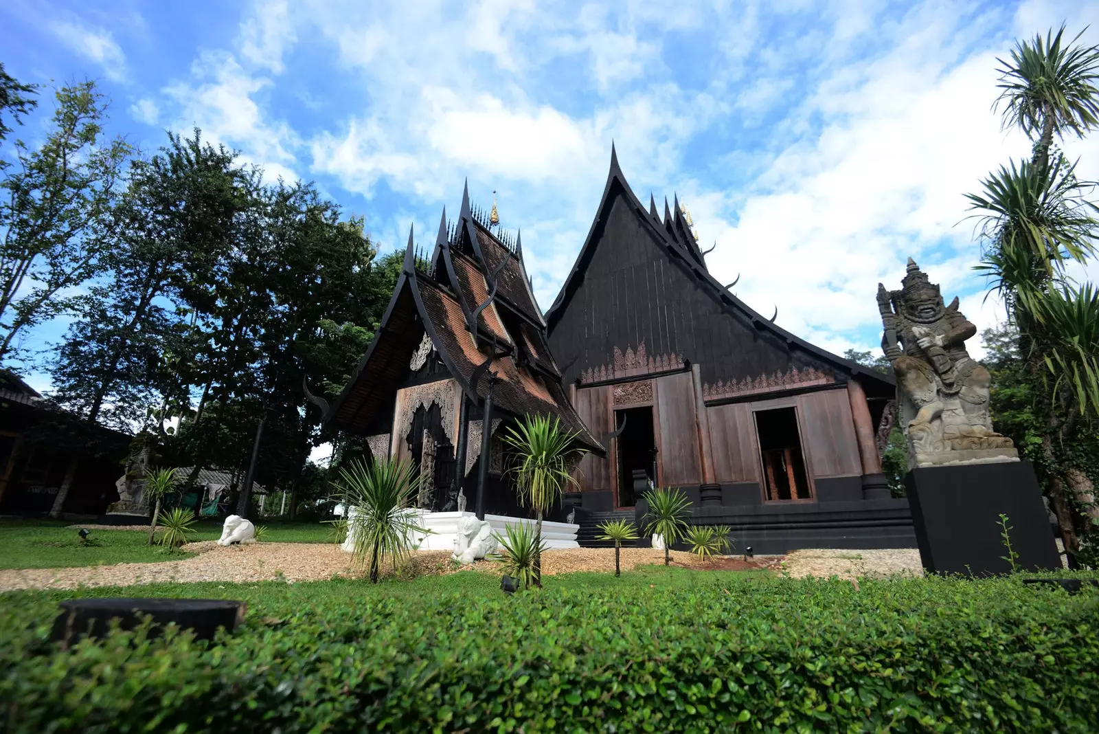 rumah hitam