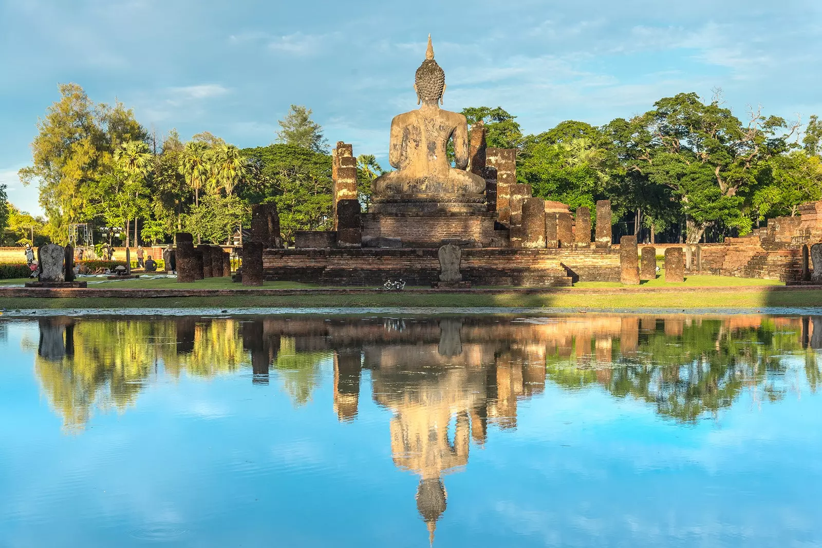 Sukhothai aimsímid an t-am atá caite is glórmhar sa Téalainn