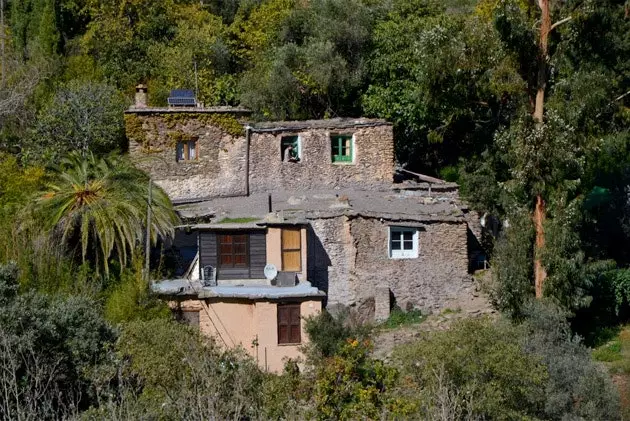 Est-ce que la maison est à la campagne... ou est-ce que la campagne est dans la maison