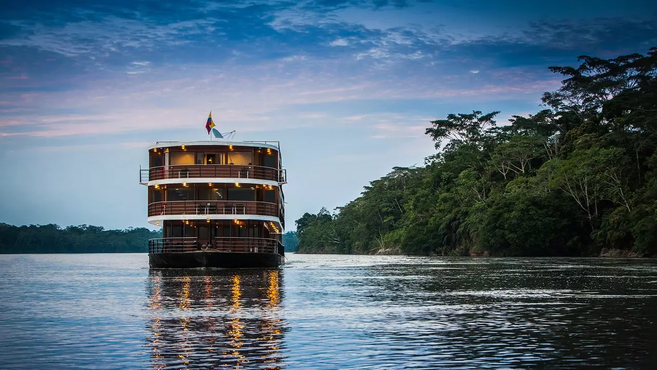 Eng Croisière duerch den Ecuadorian Amazon: op der Sich nom mythesche rosa Delfin