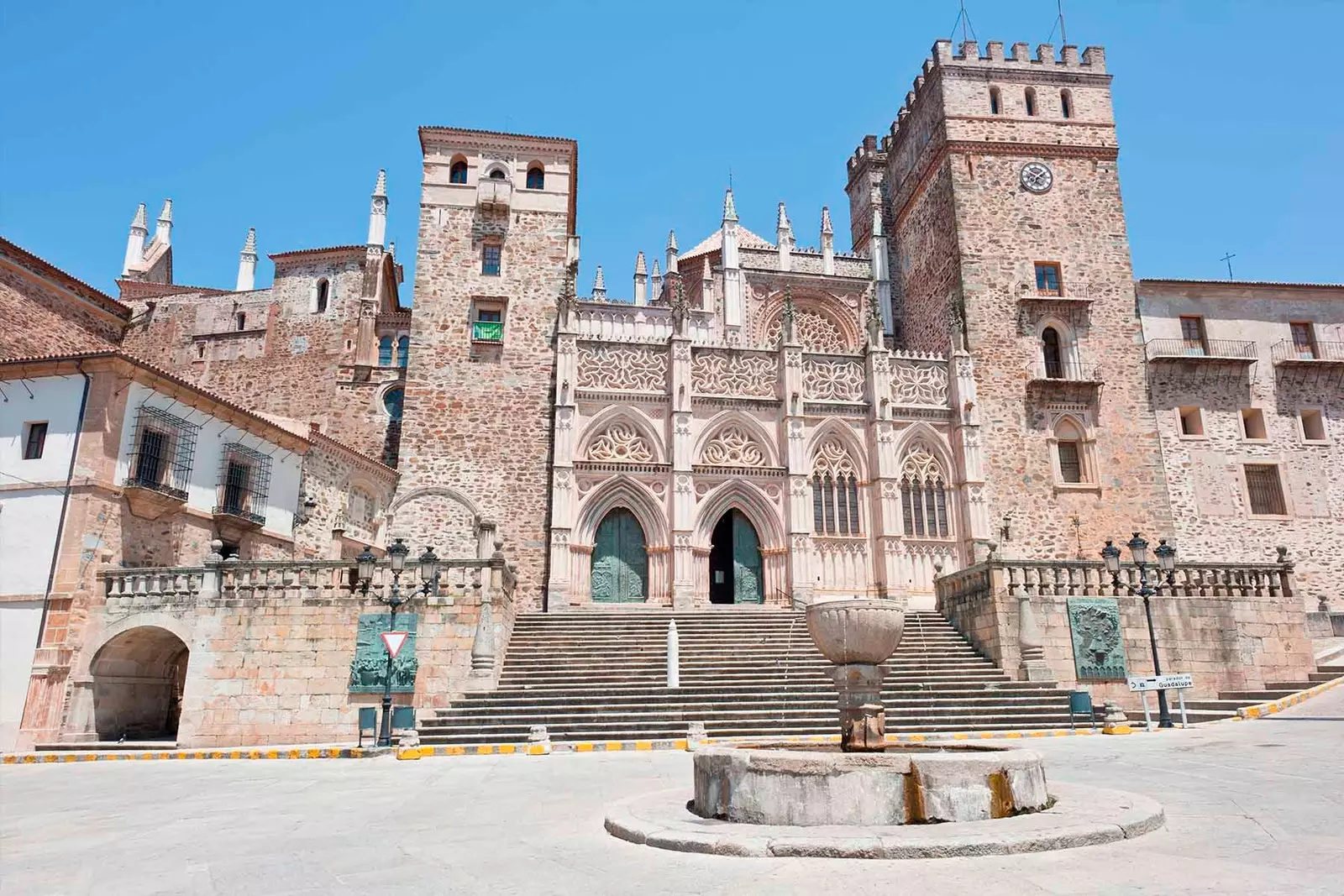 Une façade pleine d'influences de monuments de Guadalupe