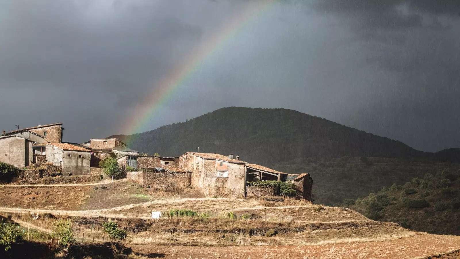 Kiçik şəhərlərdən İspaniyaya gedən bir karvanda