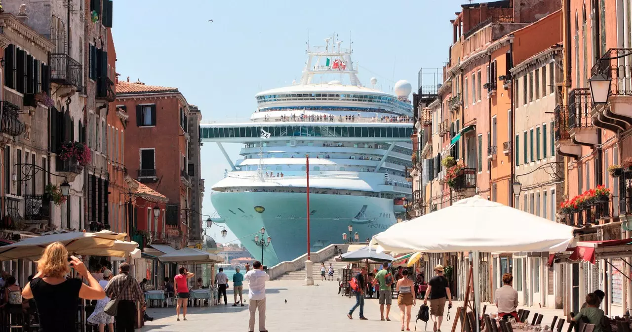 Italien verbitt Croisièreschëffer fir zentral Venedeg anzegoen