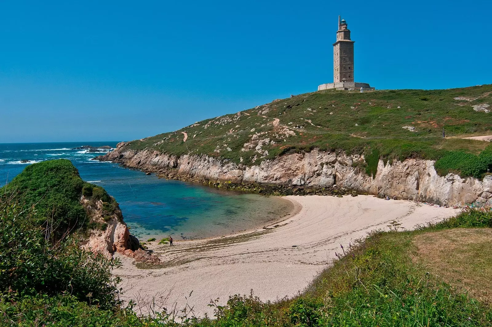 Klupa na plaži Lapa kod Herkulove kule