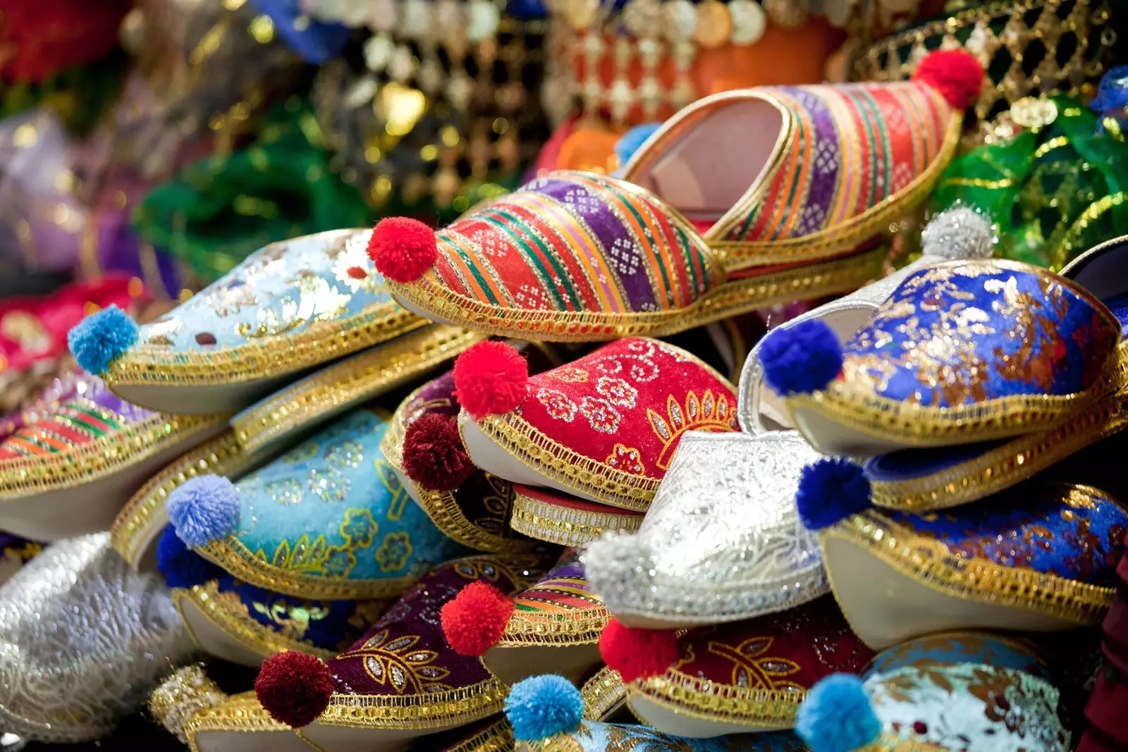 Traditionele Turkse pantoffels in de Grand Bazaar