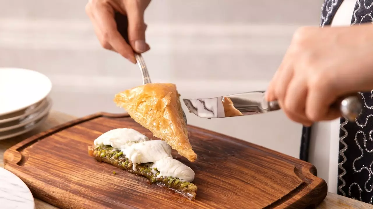 Dit hotel in Istanbul heeft 's werelds eerste Baklava-butler