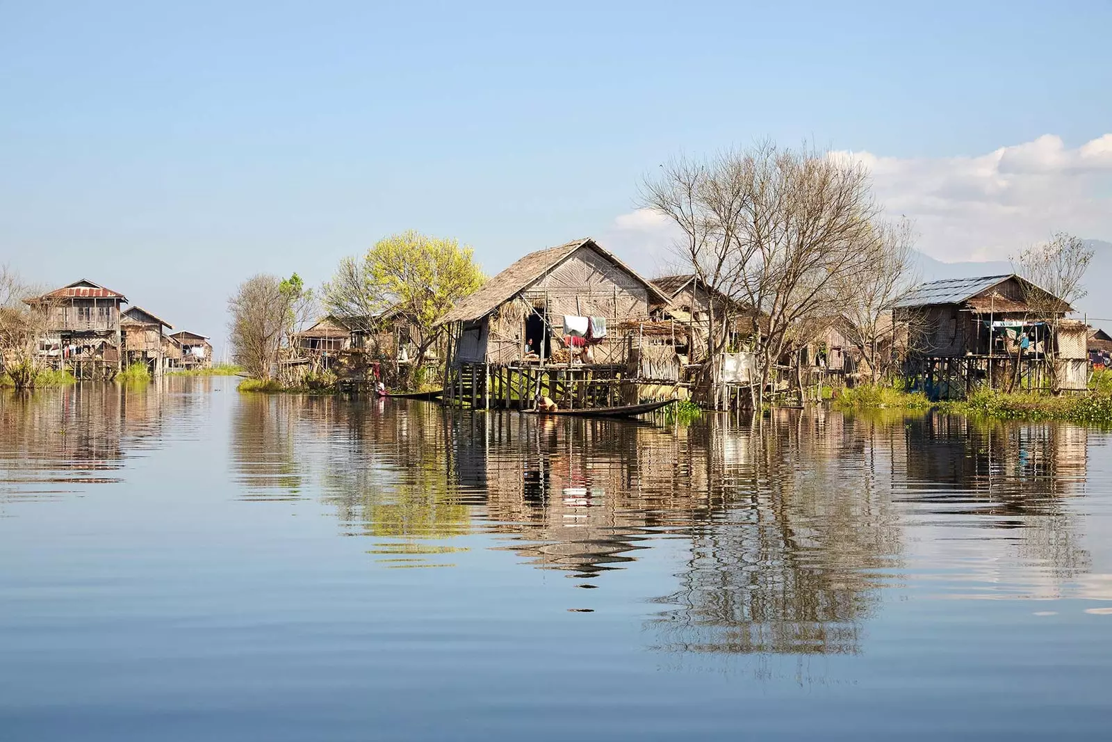 An sráidbhaile idyllic ar snámh na Napan