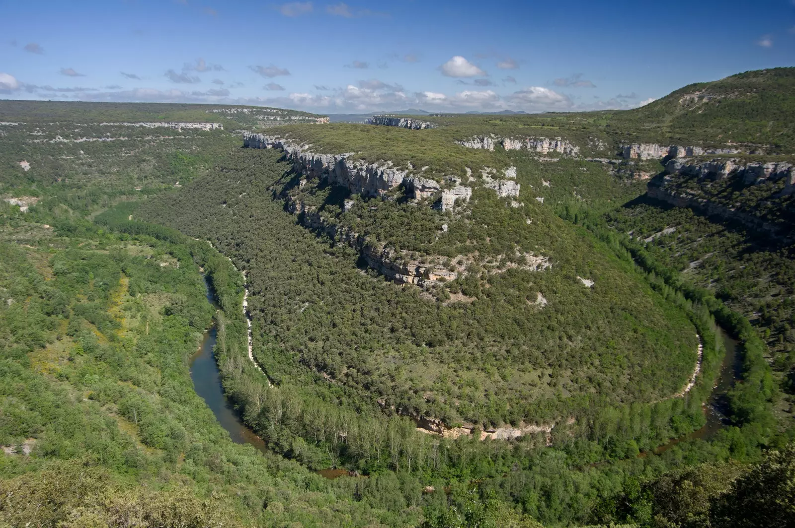 Meandar rijeke Ebro u blizini grada Valdelateja.