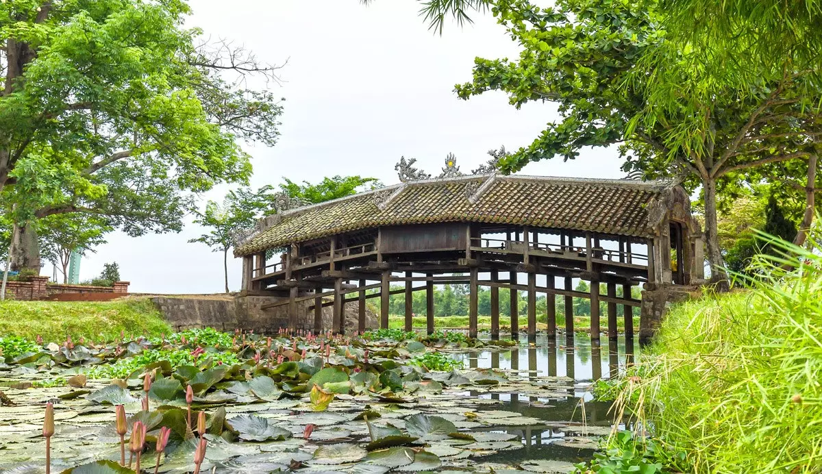 Cross Thanh Toan Bridge