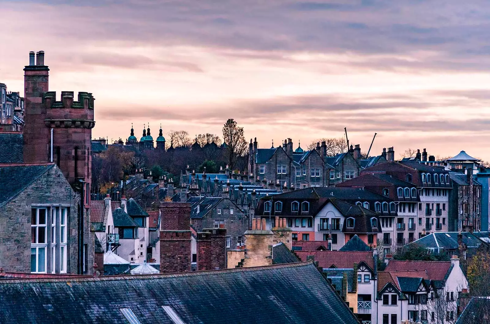 střechy Edinburghu