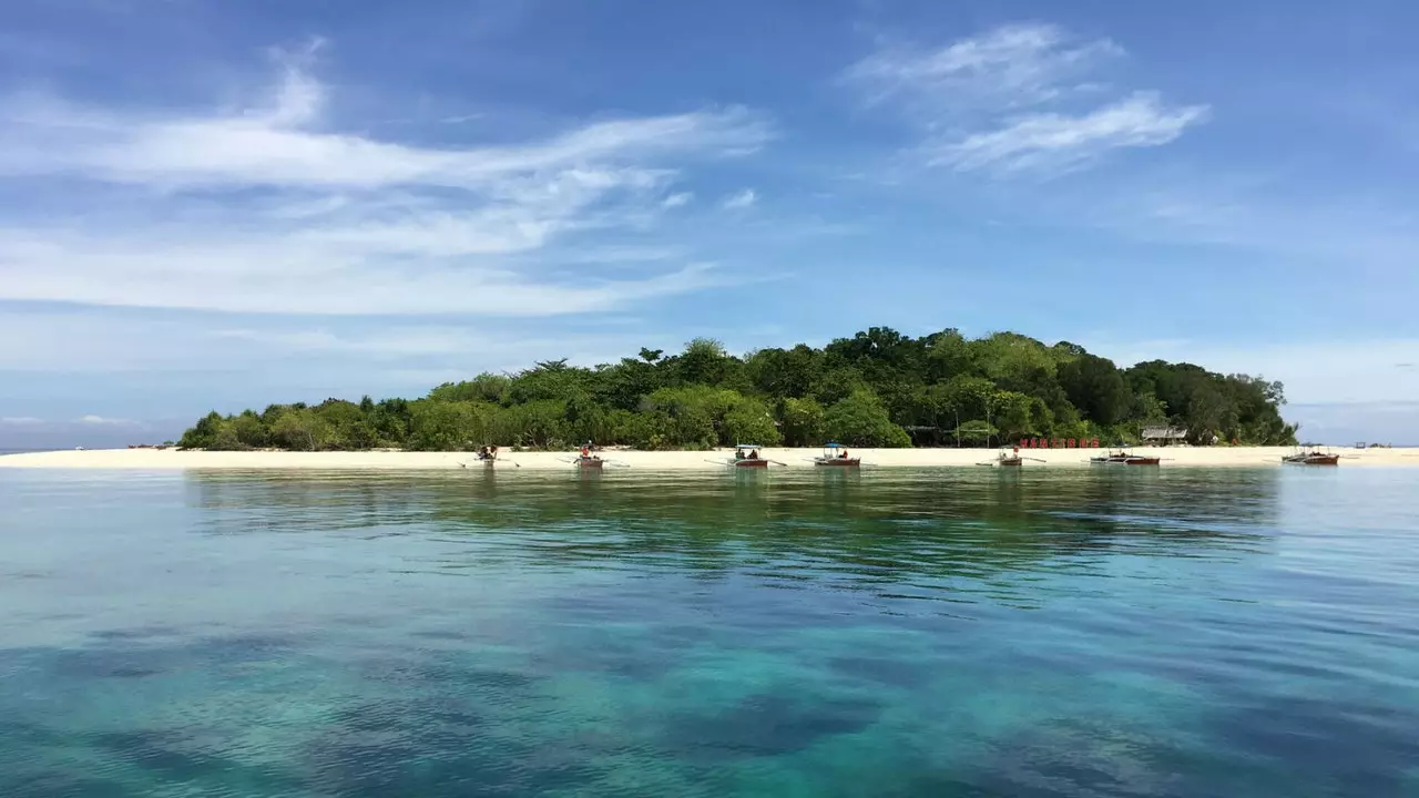 Camiguín: tīras salas portrets Filipīnās