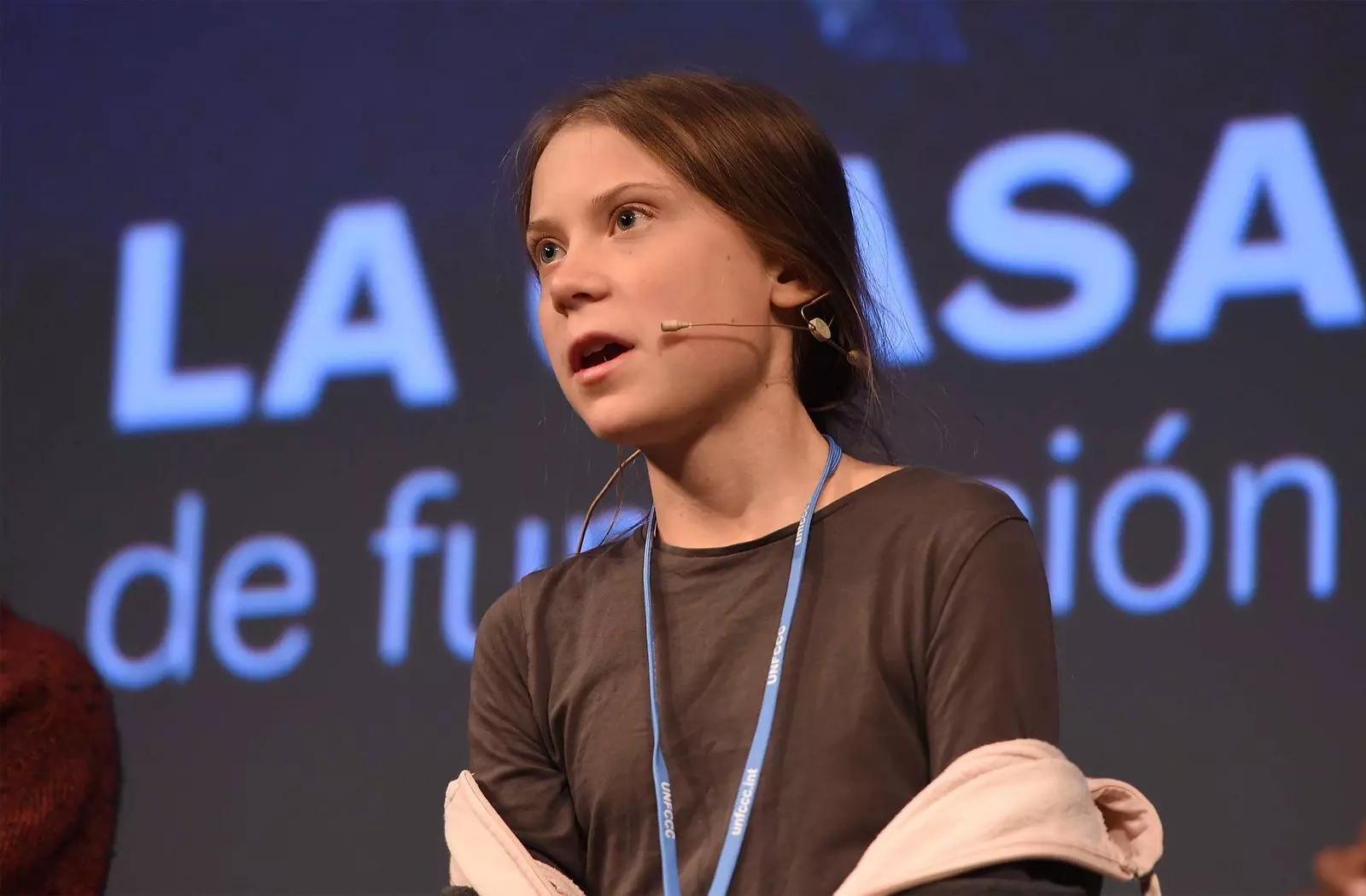 Greta Thunberg သည် La Casa Encendida တွင် သတင်းစာရှင်းလင်းပွဲ ပြုလုပ်နေစဉ်